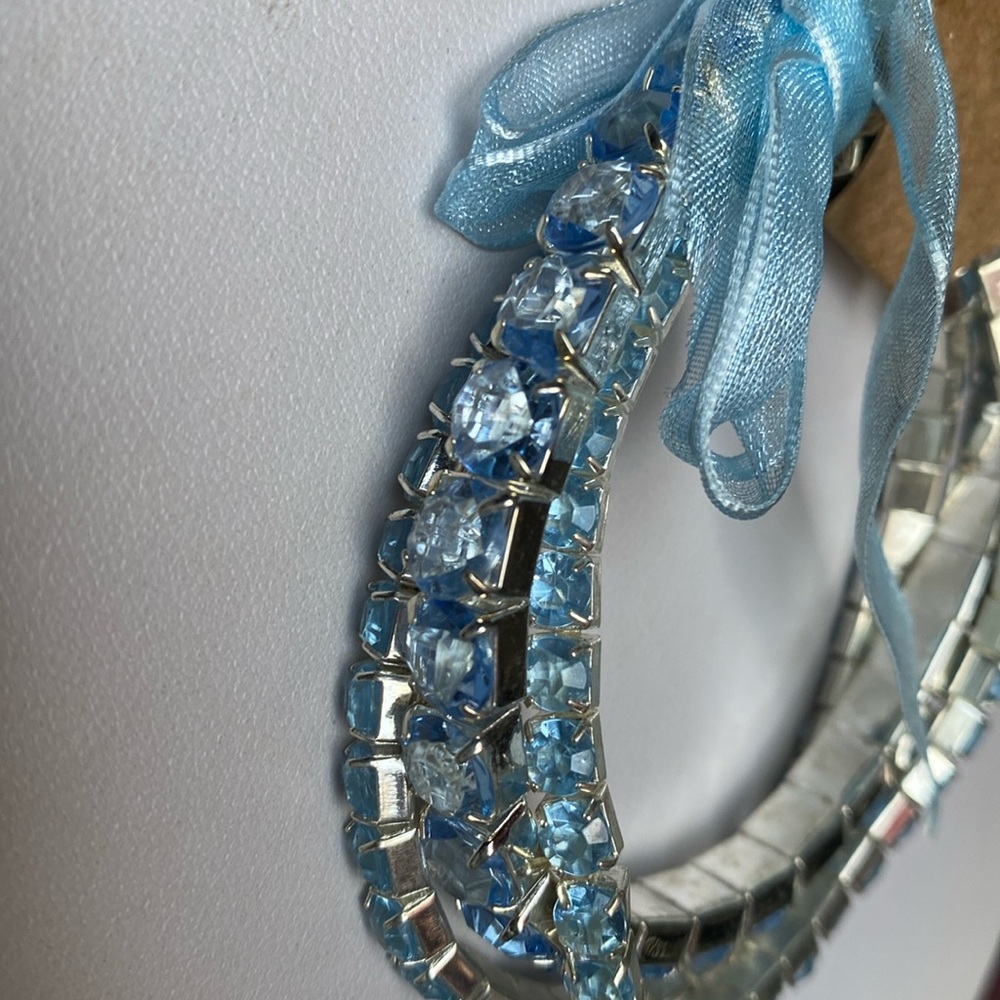 Elegant Silver and Blue Beaded Bracelet - Picture 3 of 3